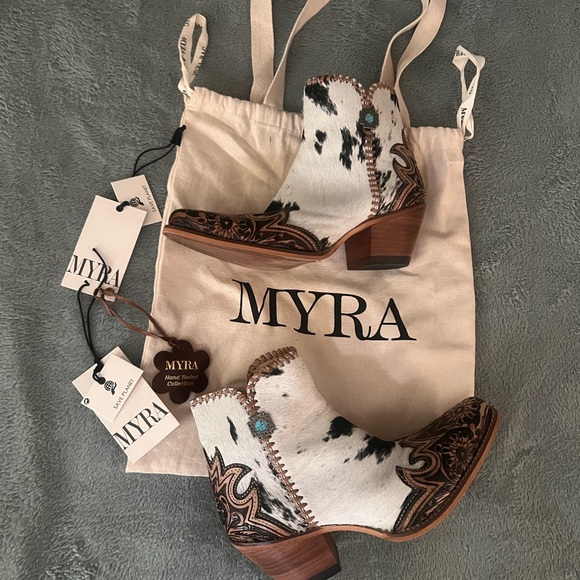 Myra Cow Print Ankle Cowboy Boots Size 9 🤠 Western Country Rodeo Fashion NFR - Picture 2 of 15